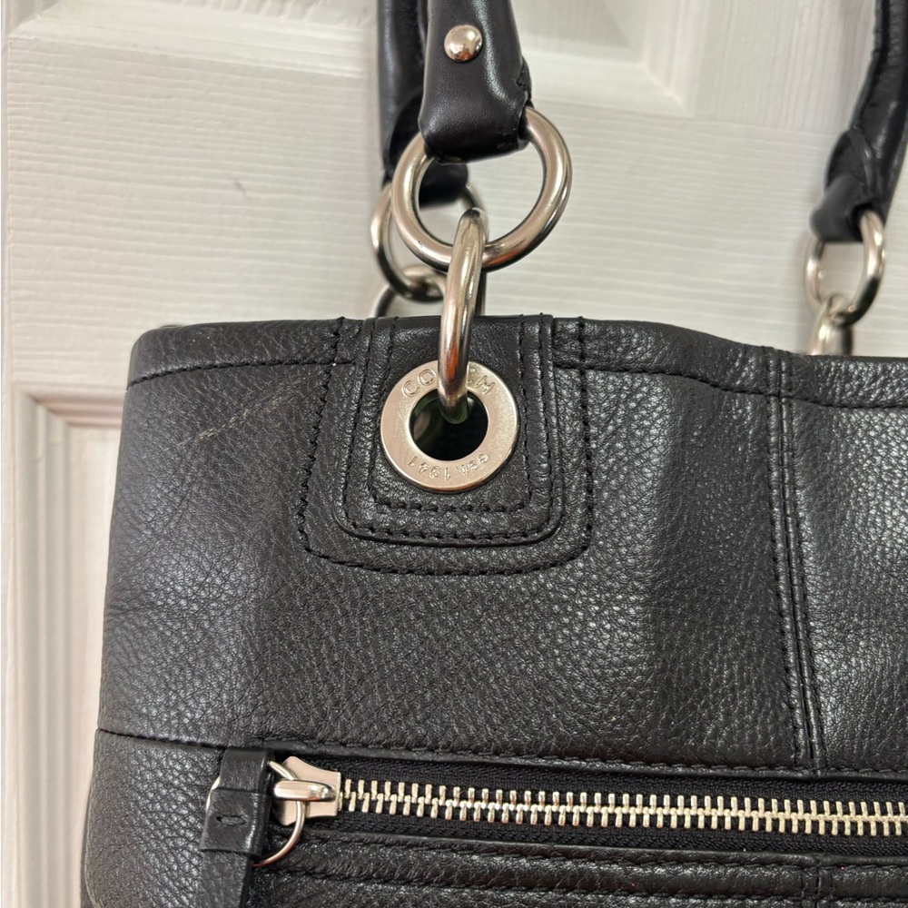 Coach K1073-F15694 Hamptons Large Black Pebbled Leather Turnlock Tote in VGUC - Picture 7 of 16